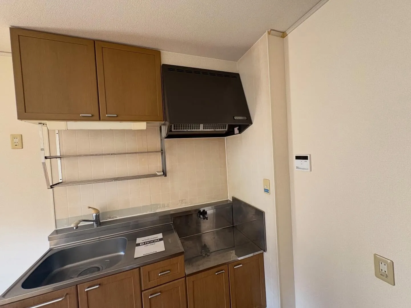 市内アパートでレンジフード交換を行いました。